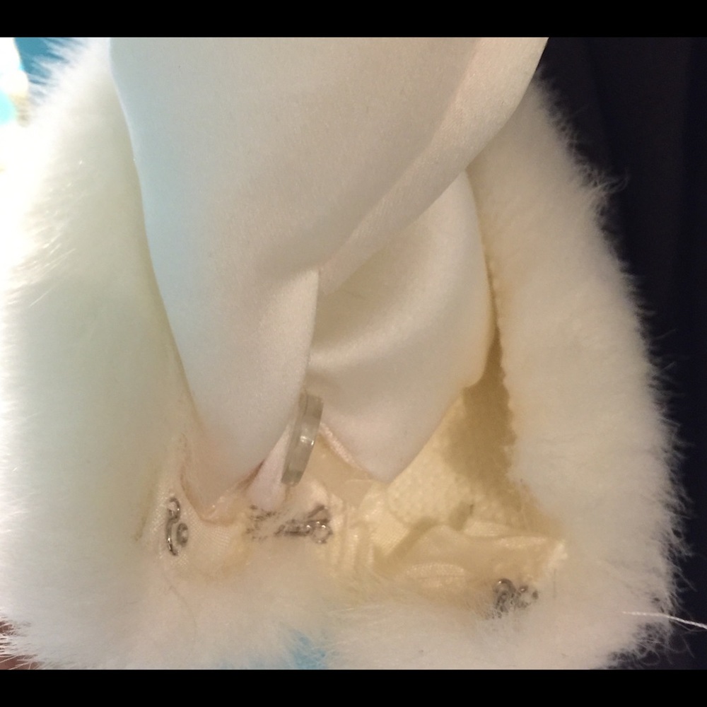 Cream Color Gown - Picture 9 of 16